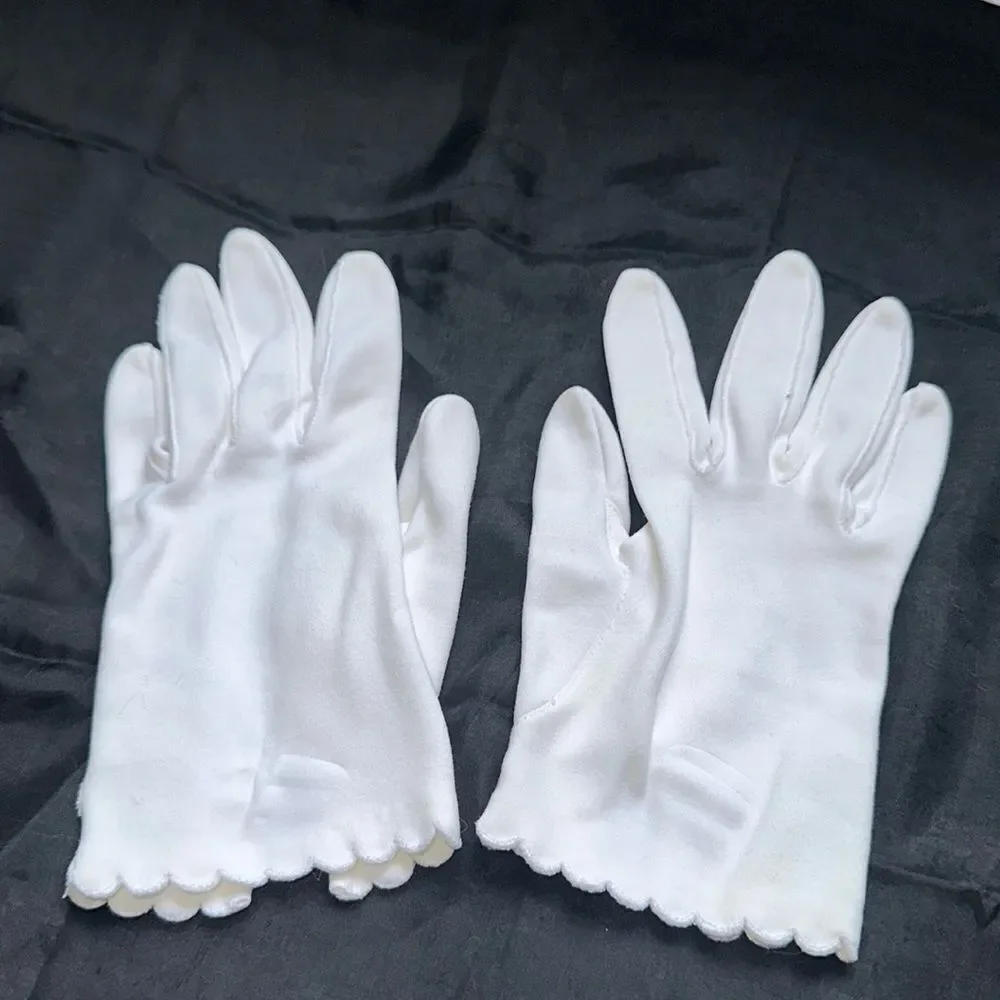 Vintage Aris white cotton wrist gloves with scalloped‎ hem